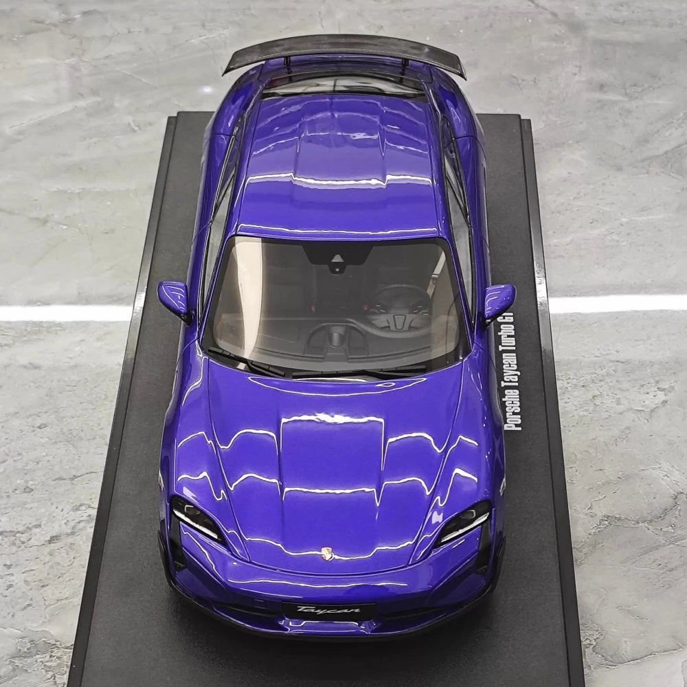 [GT Spirit] 1:18 Porsche 2025 Taycan Turbo GT viola modellino di auto resina