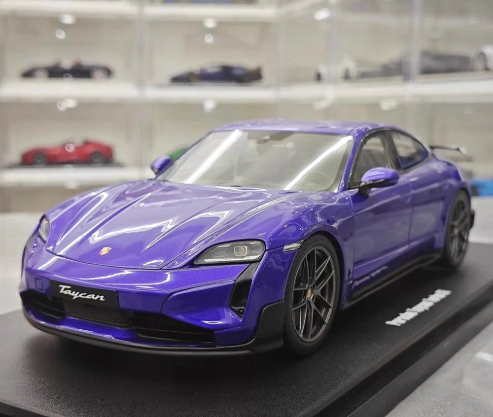 [GT Spirit] 1:18 Porsche 2025 Taycan Turbo GT viola modellino di auto resina