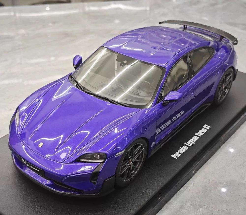 [GT Spirit] 1:18 Porsche 2025 Taycan Turbo GT paars modelauto Hars