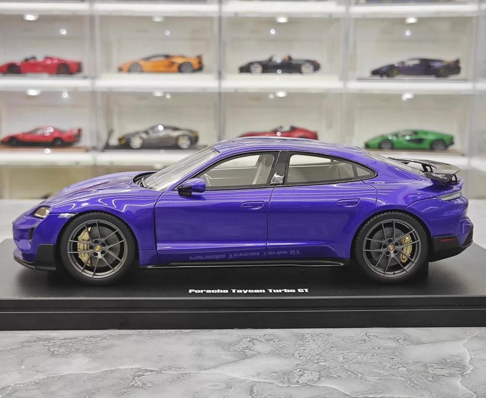 [GT Spirit] 1:18 Porsche 2025 Taycan Turbo GT viola modellino di auto resina