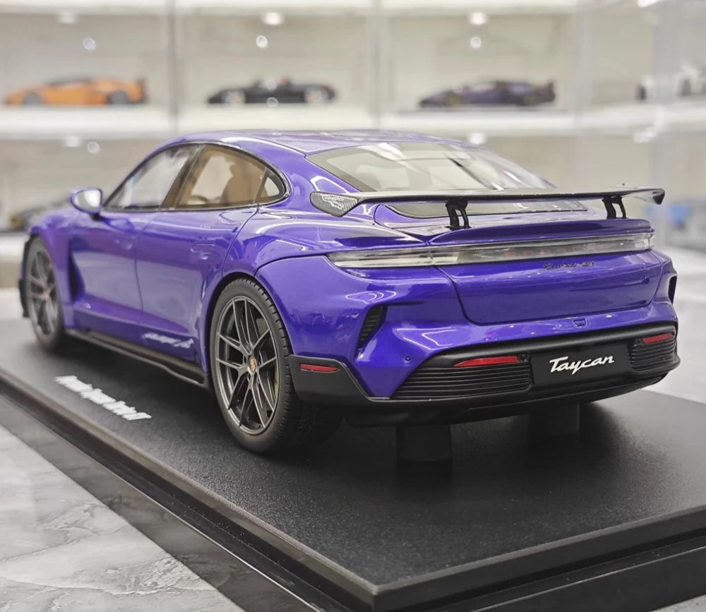 [GT Spirit] 1:18 Porsche 2025 Taycan Turbo GT paars modelauto Hars