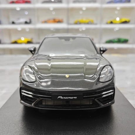 [GT Spirit] 1:18 Porsche 2018 Panamera Sport Turismo Turbo S Black Model Car Resin