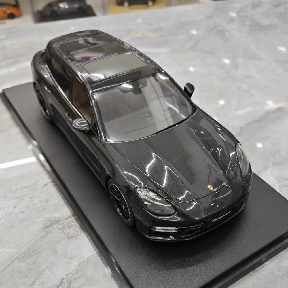 [GT Spirit] 1:18 Porsche 2018 Panamera Sport Turismo Turbo S Black Model Car Resin
