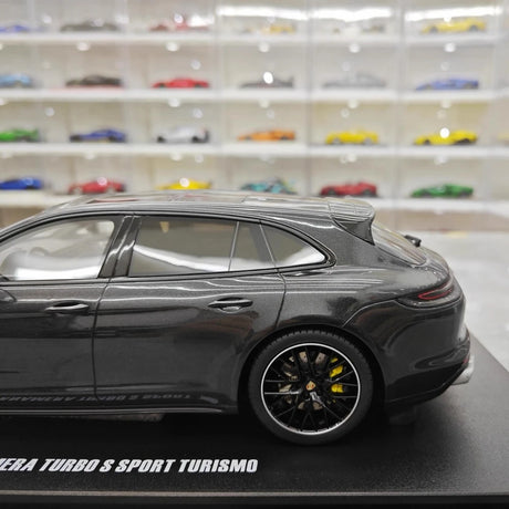 [GT Spirit] 1:18 Porsche 2018 Panamera Sport Turismo Turbo S Black Model Car Resin