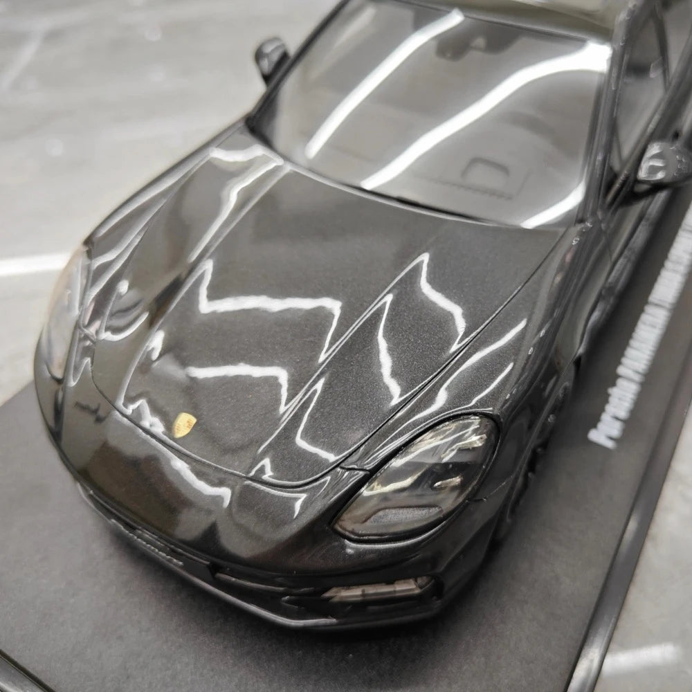 [GT Spirit] 1:18 Porsche 2018 Panamera Sport Turismo Turbo S Black Model Car Resin