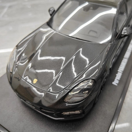 [GT Spirit] 1:18 Porsche 2018 Panamera Sport Turismo Turbo S Black Model Car Resin