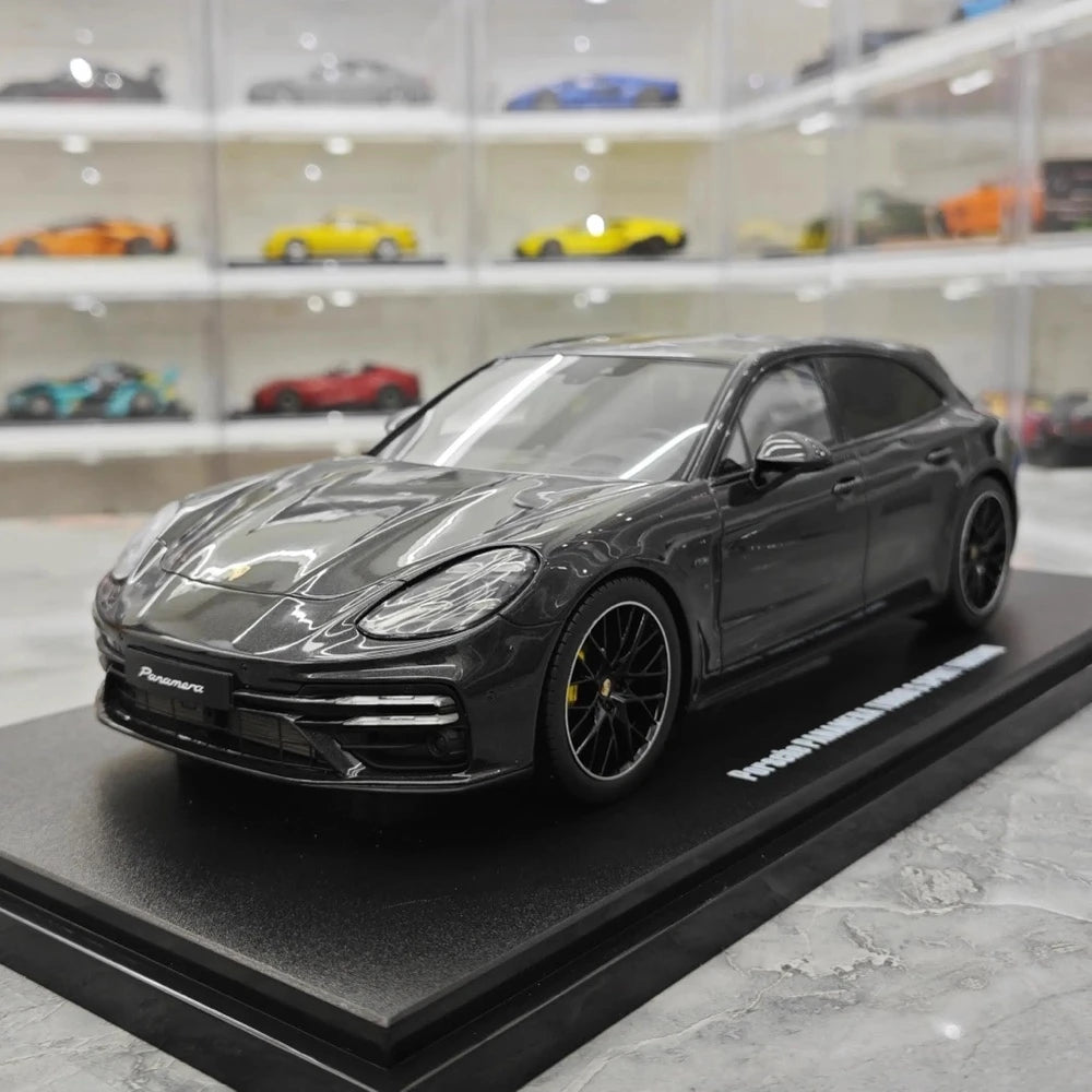 [GT Spirit] 1:18 Porsche 2018 Panamera Sport Turismo Turbo S Black Model Car Resin