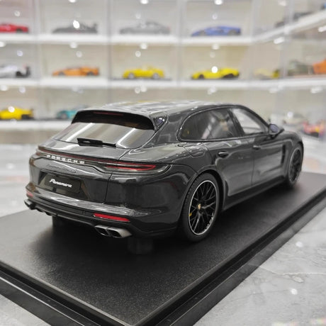 [GT Spirit] 1:18 Porsche 2018 Panamera Sport Turismo Turbo S Black Model Car Resin