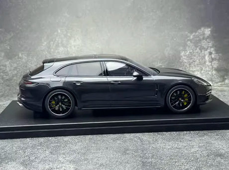 [GT Spirit] 1:18 Porsche 2021 Panamera Turbo S Sport Turismo Black Model Car Resin