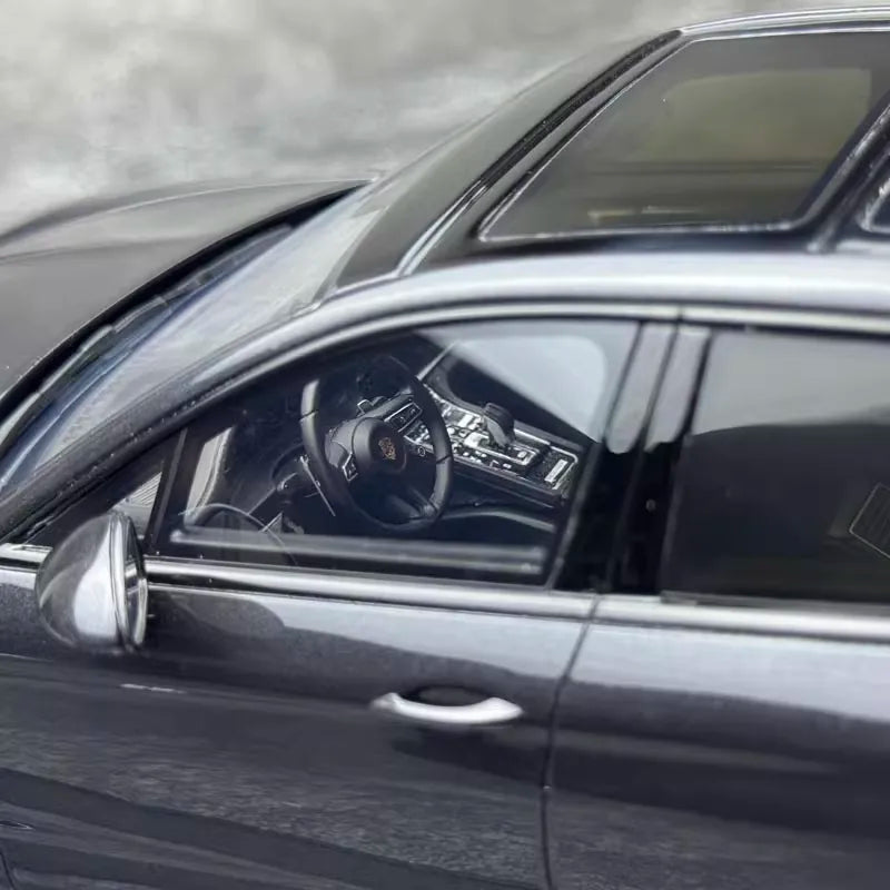 [GT Spirit] 1:18 Porsche 2021 Panamera Turbo S Sport Turismo Black Model Car Resin