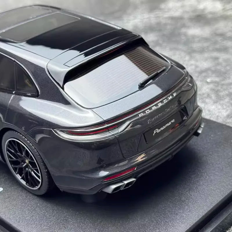 [GT Spirit] 1:18 Porsche 2021 Panamera Turbo S Sport Turismo Black Model Car Resin