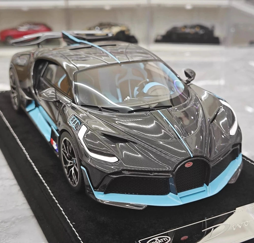 [Henson & Heaven] 1:18 Bugatti 2019 Divo Black Model Car Resin