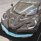 [Henson & Heaven] 1:18 Bugatti 2019 Divo svart modellbil harts