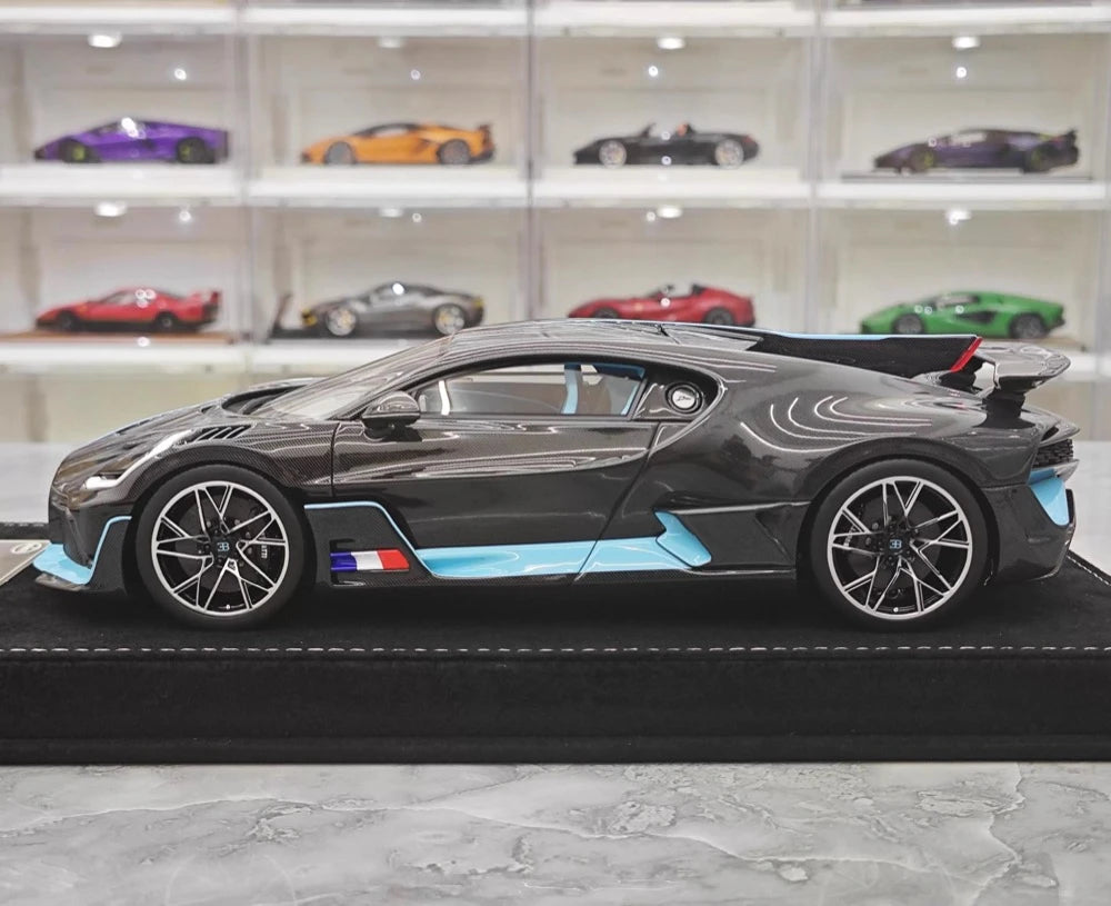 [Henson & Heaven] 1:18 Bugatti 2019 Divo Black Model Car Resin
