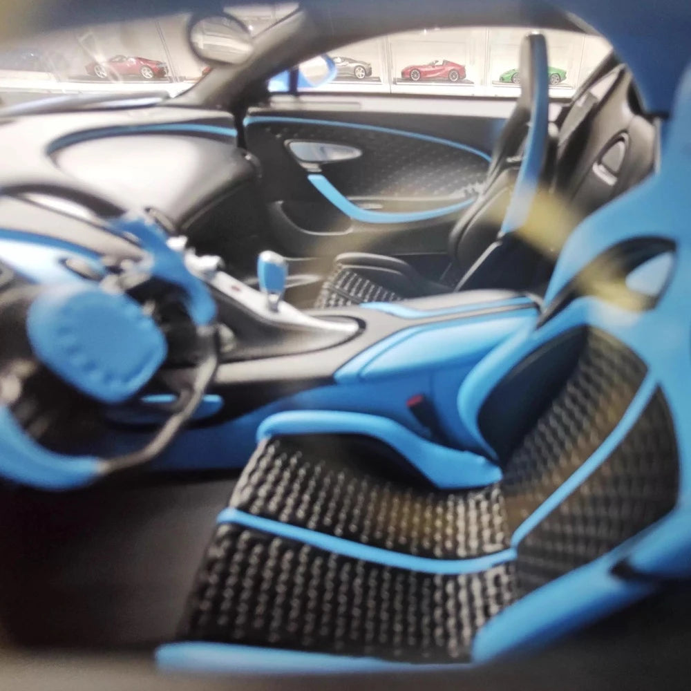 [Henson & Heaven] 1:18 Bugatti 2019 Divo Blue Model Car Resin