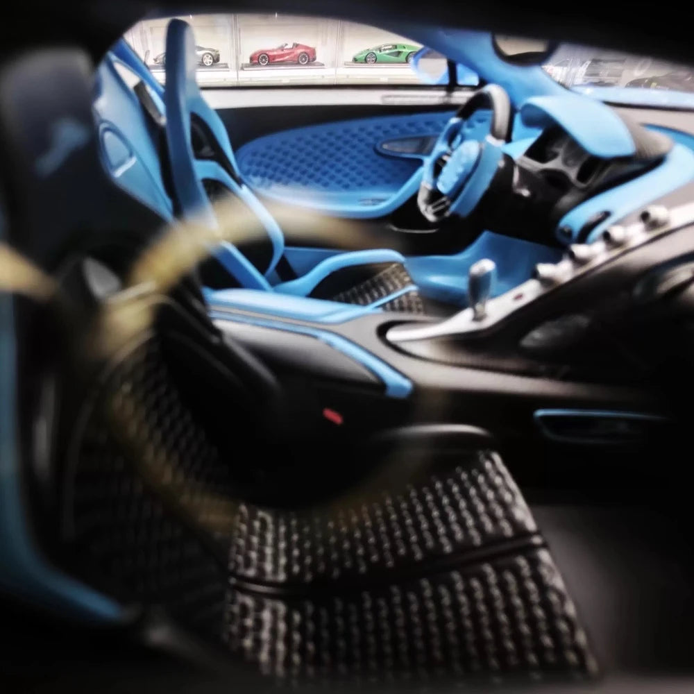 [Henson & Heaven] 1:18 Bugatti 2019 Divo Blue Model Car Resin