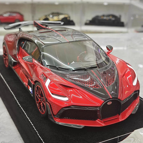 [Henson & Heaven] 1:18 Bugatti 2019 Divo Red Model Car Resin