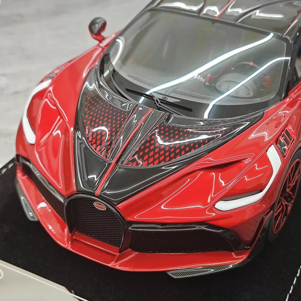 [Henson & Heaven] 1:18 Bugatti 2019 Divo Red Model Car Resin