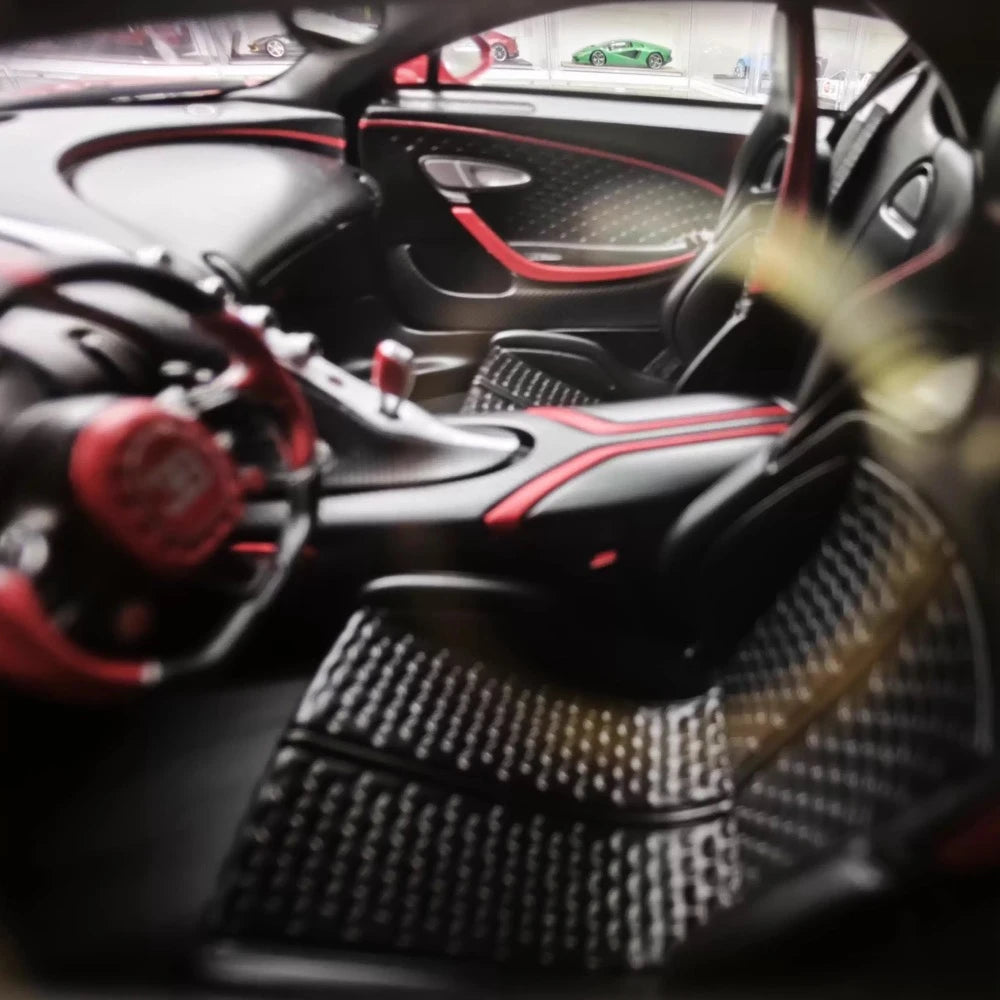 [Henson & Heaven] 1:18 Bugatti 2019 Divo Red Model Car Resin