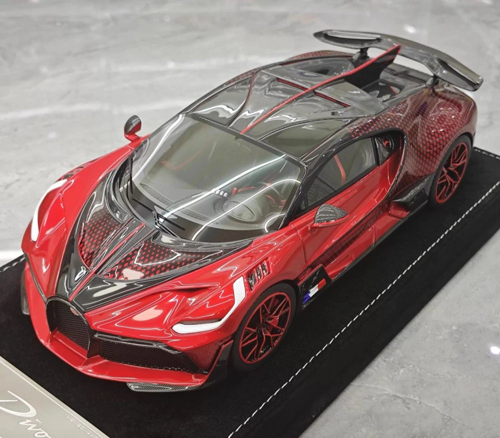 [Henson & Heaven] 1:18 Bugatti 2019 Divo Red Model Car Resin