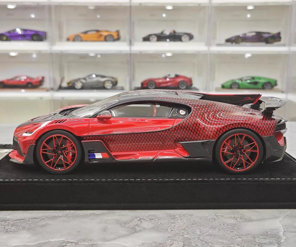 [Henson & Heaven] 1:18 Bugatti 2019 Divo Red Model Car Resin
