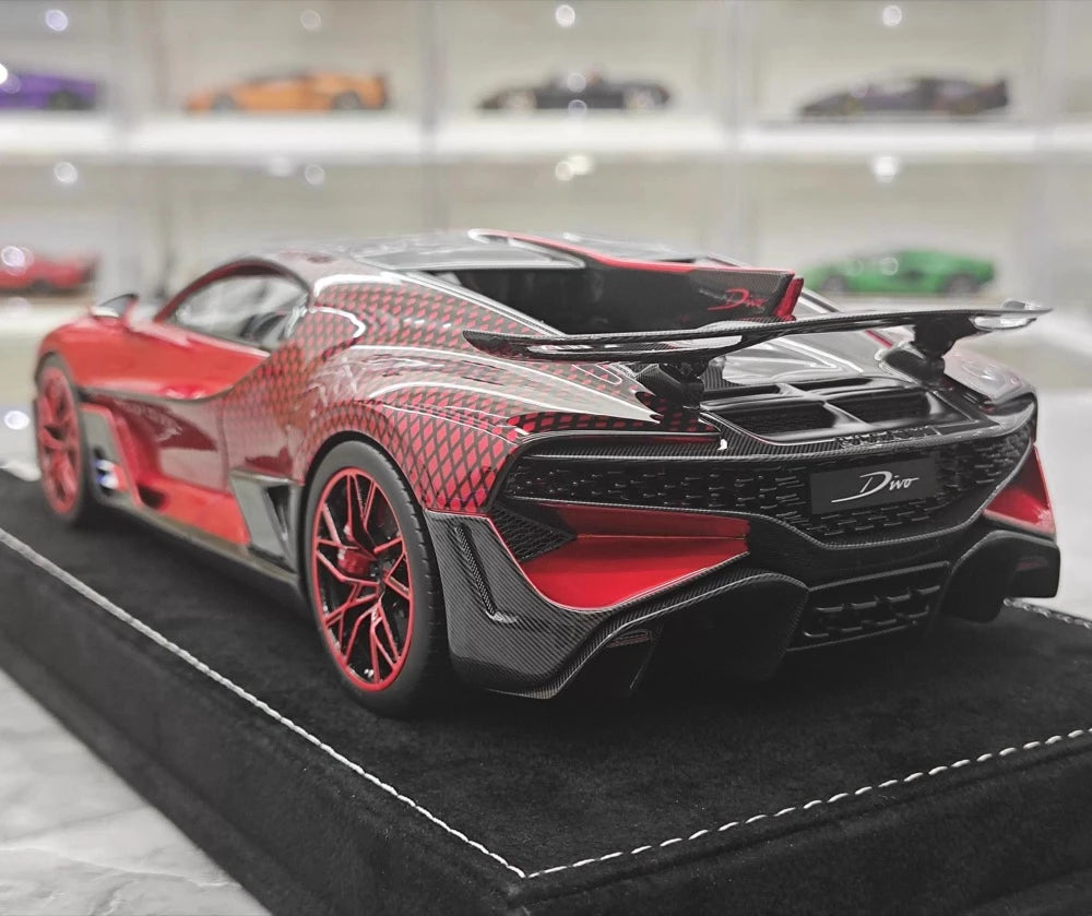 [Henson & Heaven] 1:18 Bugatti 2019 Divo Red Model Car Resin