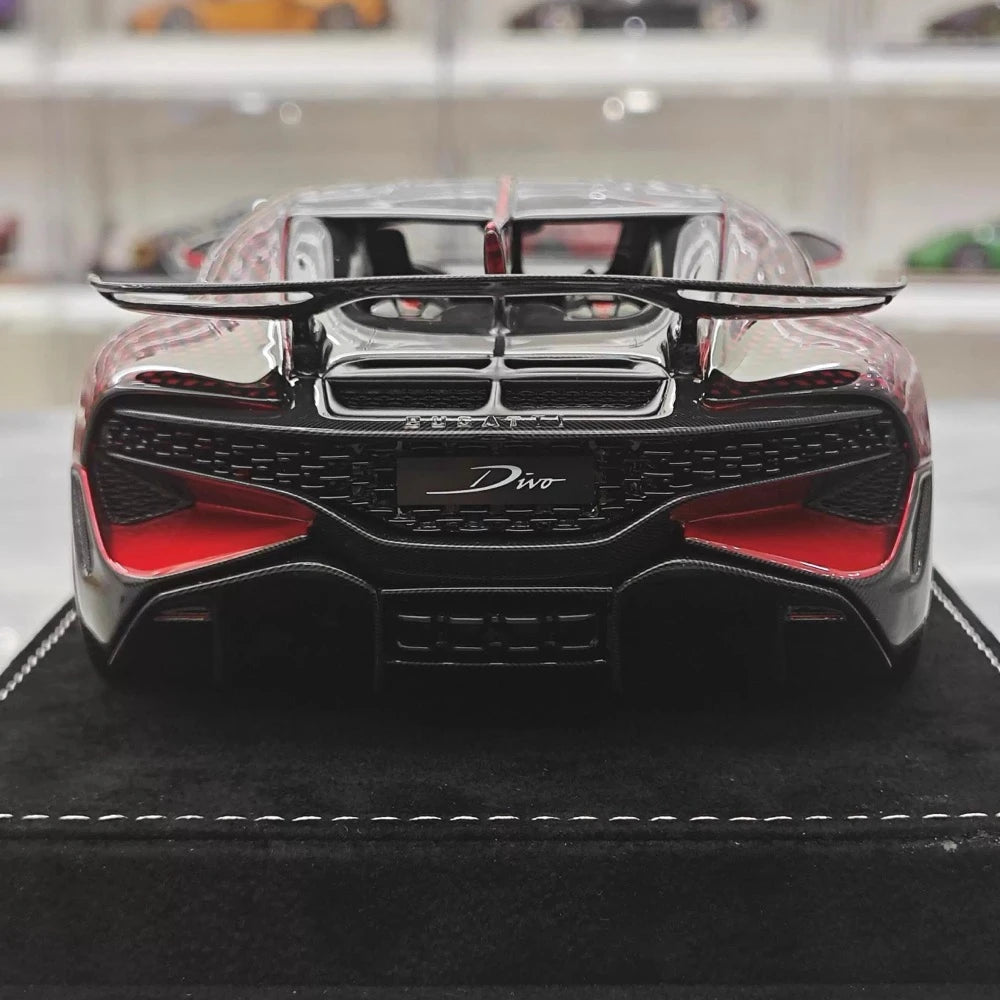[Henson & Heaven] 1:18 Bugatti 2019 Divo Red Model Car Resin