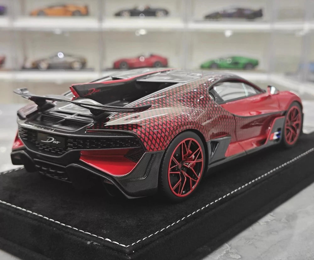 [Henson & Heaven] 1:18 Bugatti 2019 Divo Red Model Car Resin