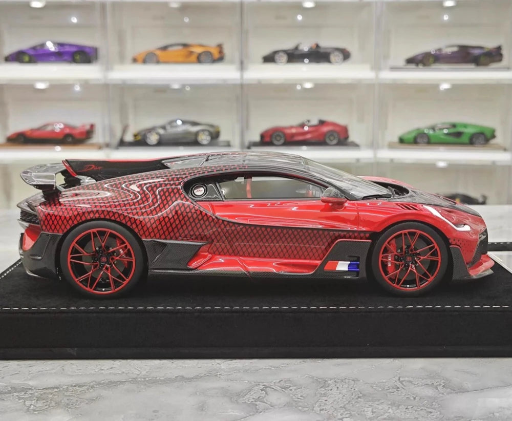 [Henson & Heaven] 1:18 Bugatti 2019 Divo Red Model Car Resin