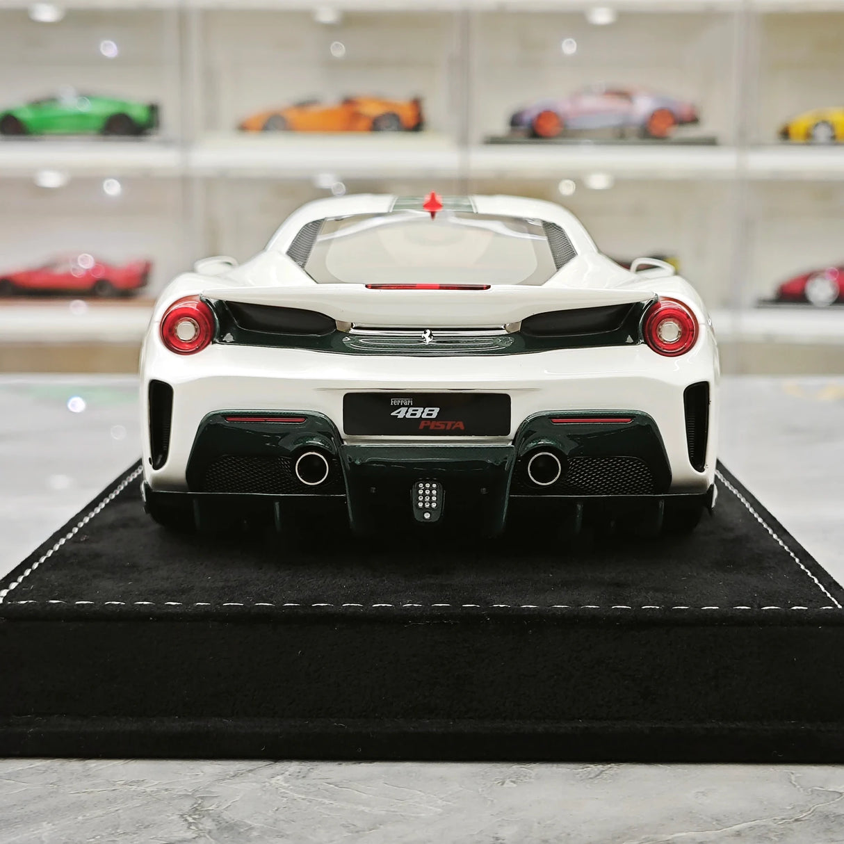 Henson & Heaven Ferrari 2018 488 피스타 구찌 에디션 1:18 – 수집용 레진 모델 레진