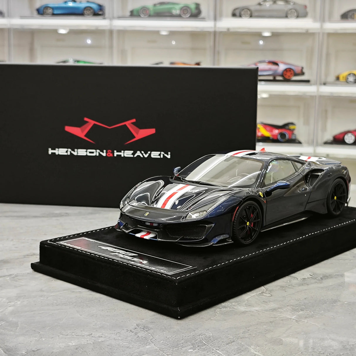 Henson & Heaven Ferrari 2018 488 피스타 메탈릭 다크 블루 1:18 – 수집용 레진 모델 레진