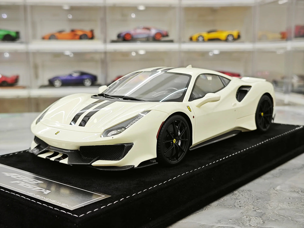 Henson & Heaven Ferrari 2018 488 Pista Off-White 1:18 – Sammelobjekt-Resin-Modellharz
