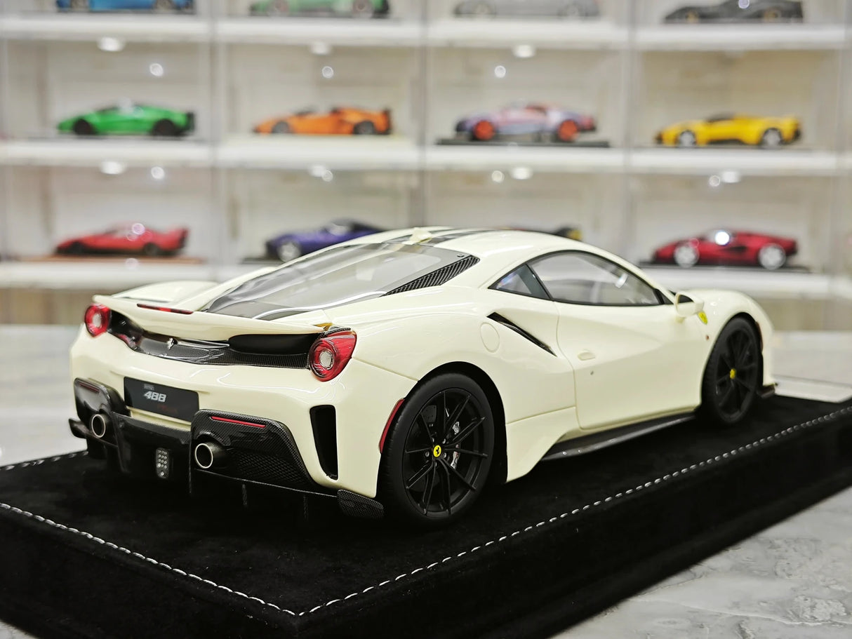 Henson & Heaven Ferrari 2018 488 Pista Off-White 1:18 – Sammelobjekt-Resin-Modellharz