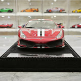 Henson & Heaven Ferrari 2018 488 Pista Rosso Vulcano 1:18 – Sammelobjekt-Resin-Modellharz
