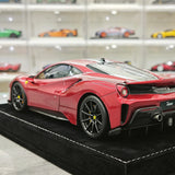 Henson & Heaven Ferrari 2018 488 Pista Rosso Vulcano 1:18 – Sammelobjekt-Resin-Modellharz