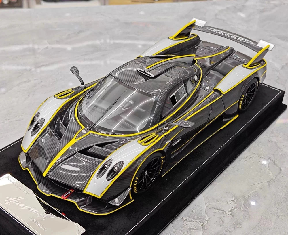 [Henson & Heaven] 1:18 Pagani 2020 Huayra R Black Carbon Model Car Resin