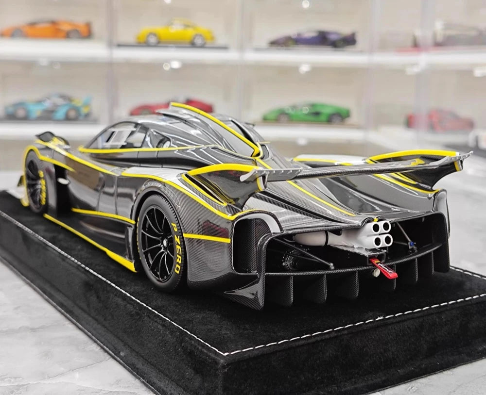 [Henson & Heaven] 1:18 Pagani 2020 Huayra R Black Carbon Model Car Resin