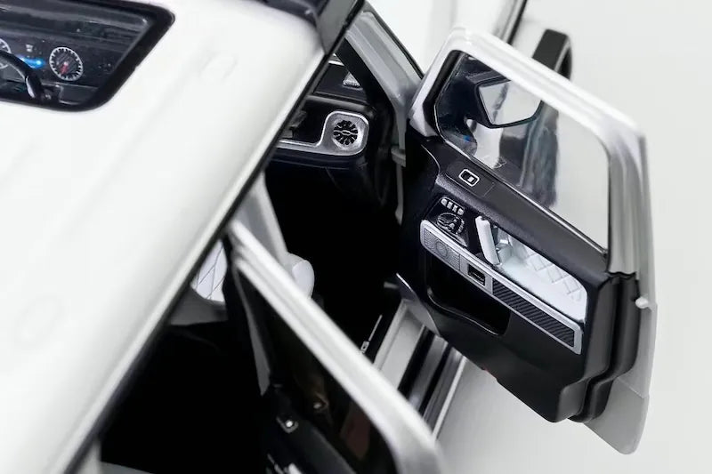 [iScale] 1:18 Mercedes-AMG 2022 G63 4×4 White Model Car Die-Cast