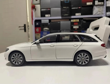 [iScale] 1:18 Mercedes-Benz 2016 E300 W213 T-Modell Witte Model Auto-die-gegoten