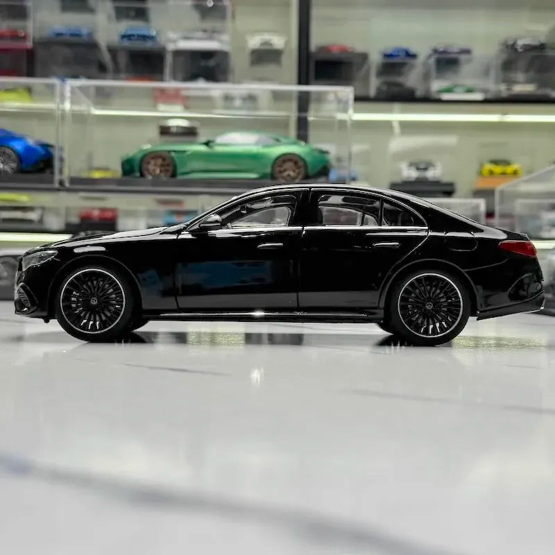 [iScale] 1:18 Mercedes-Benz 2023 E-Klasse W214 Black Model Car Die-Cast