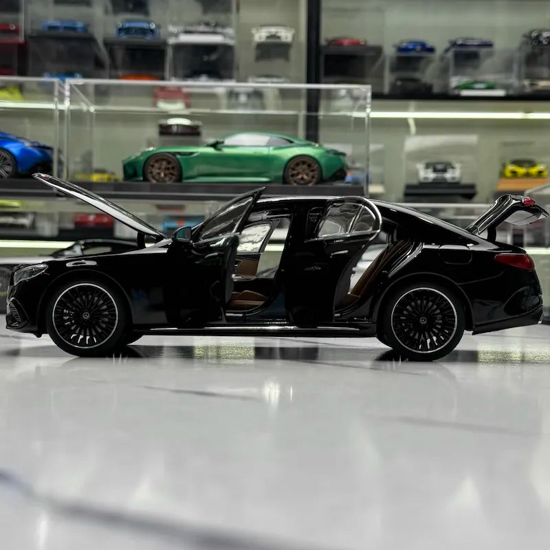 [iScale] 1:18 Mercedes-Benz 2023 E-Klasse W214 Black Model Car Die-Cast