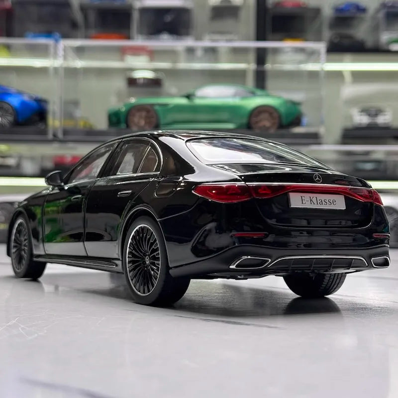 [iScale] 1:18 Mercedes-Benz 2023 E-Klasse W214 Black Model Car Die-Cast