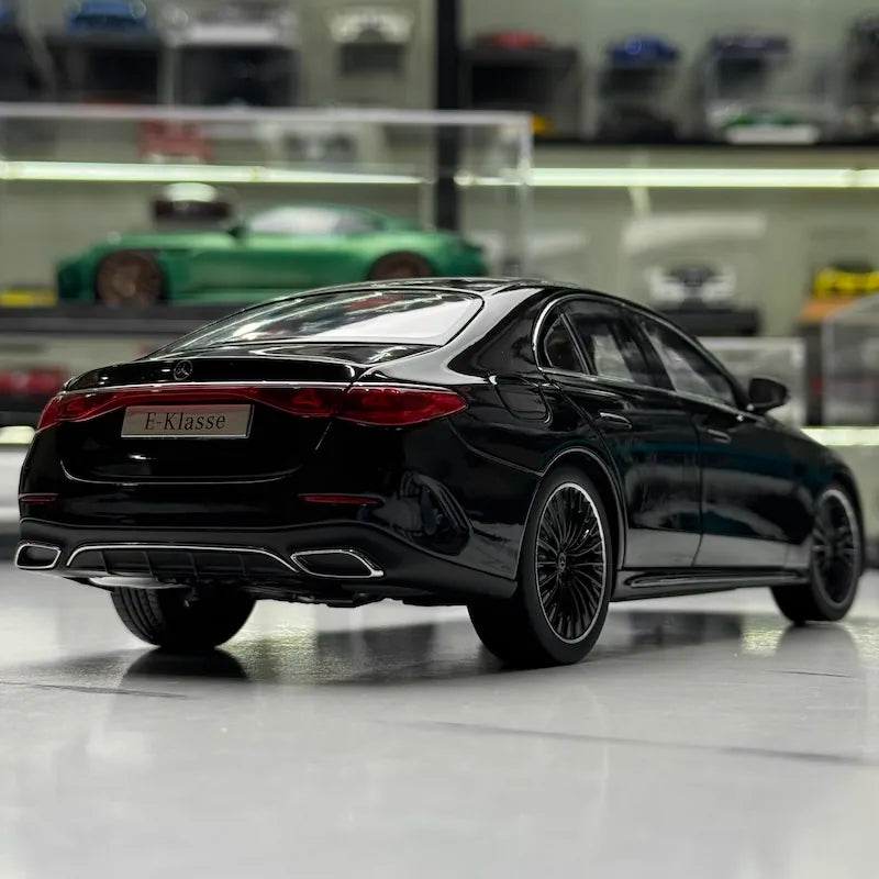 [iScale] 1:18 Mercedes-Benz 2023 E-Klasse W214 Black Model Car Die-Cast