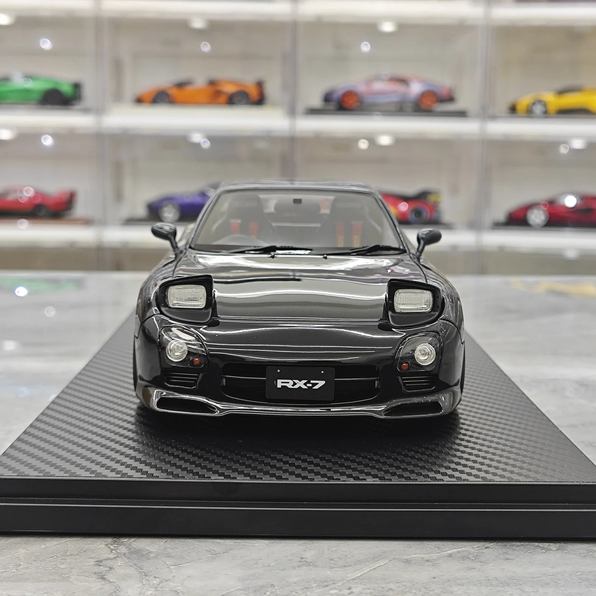 Mazda 1992 RX-7 FD3S Black 1:18 resin model car by Ignition - view 1