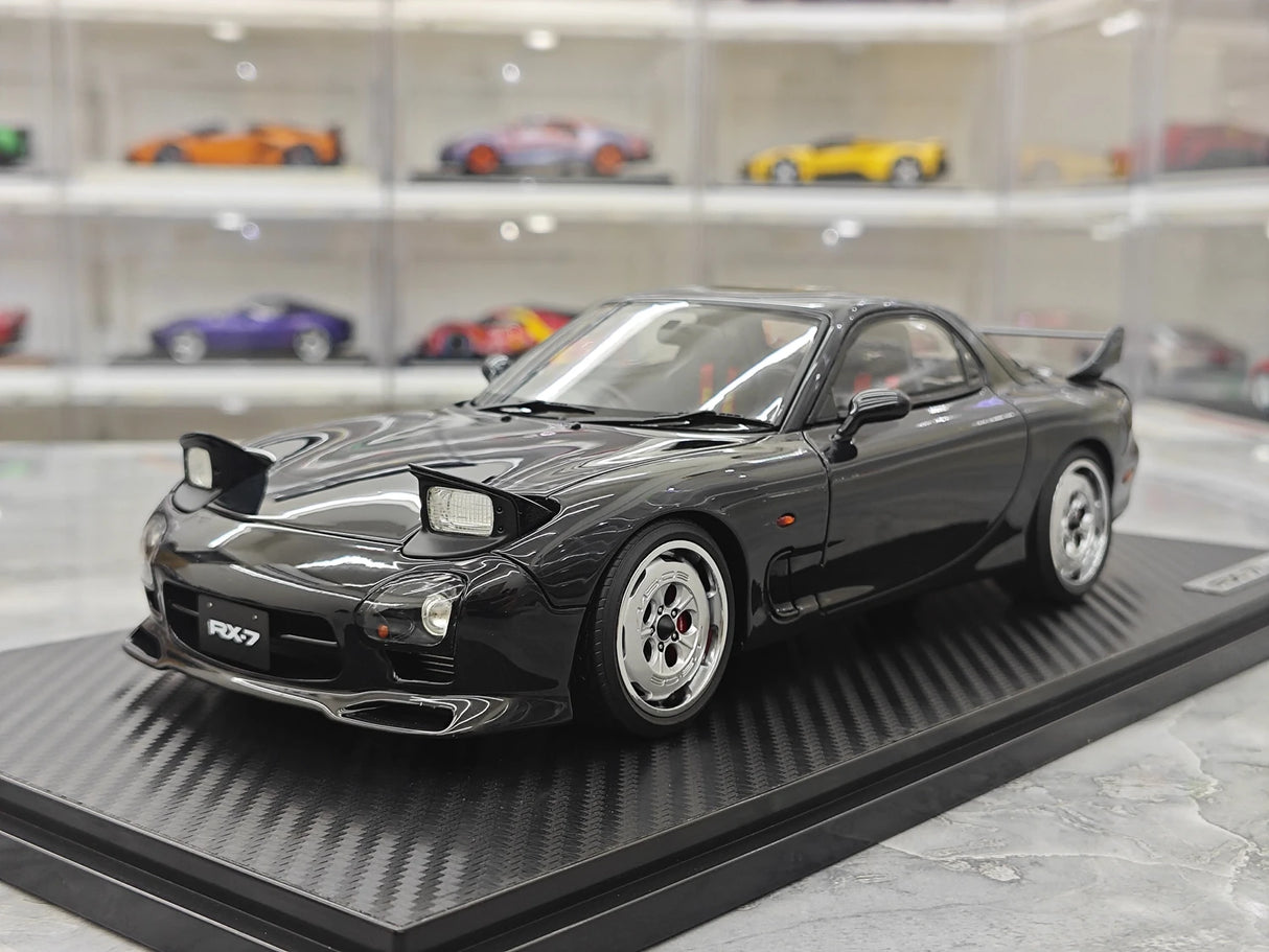 Mazda 1992 RX-7 FD3S Black 1:18 resin model car by Ignition - view 3