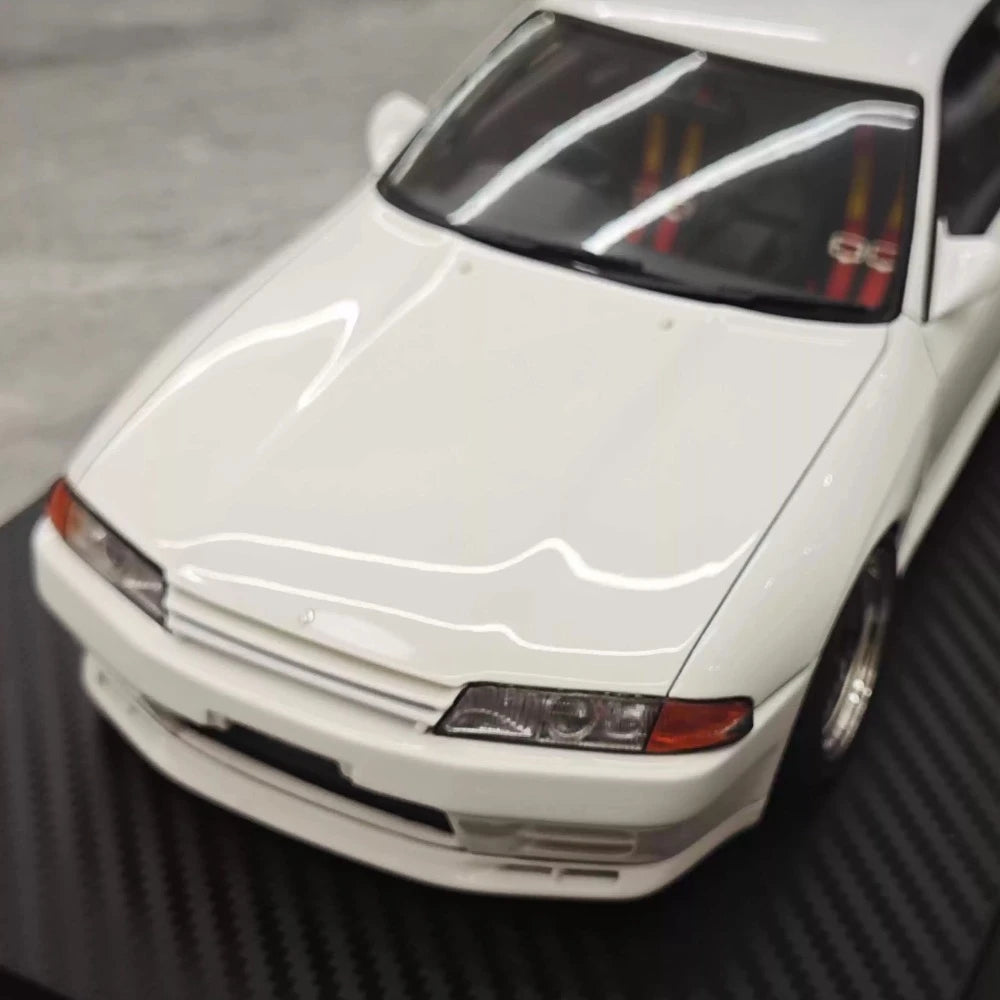 [Ignition] 1:18 Nissan 1989 GT-R R32 vit modellbil harts