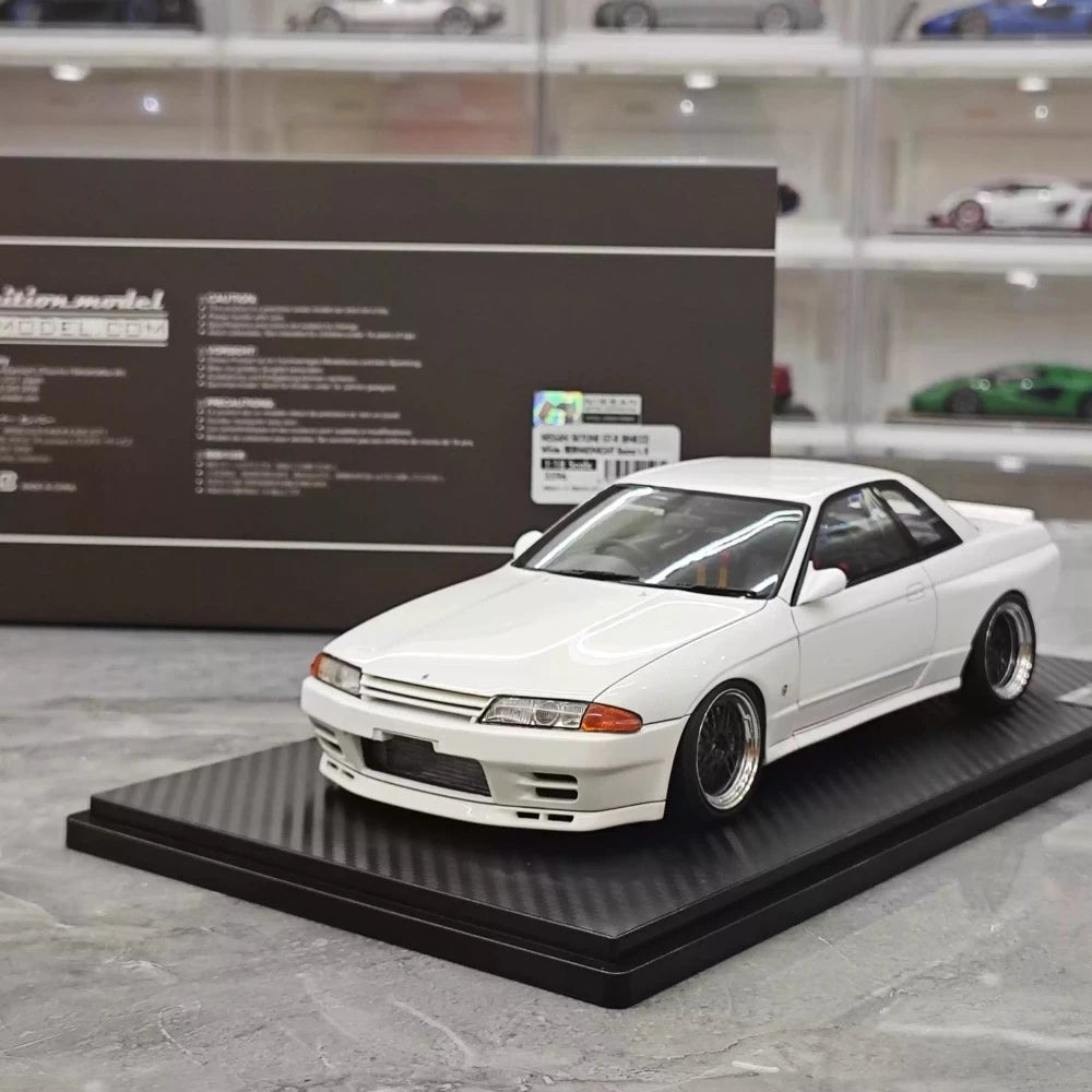 [Ignition] 1:18 Nissan 1989 GT-R R32 vit modellbil harts
