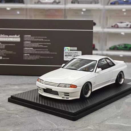 [Ignition] 1:18 Nissan 1989 GT-R R32 wit modelauto Hars