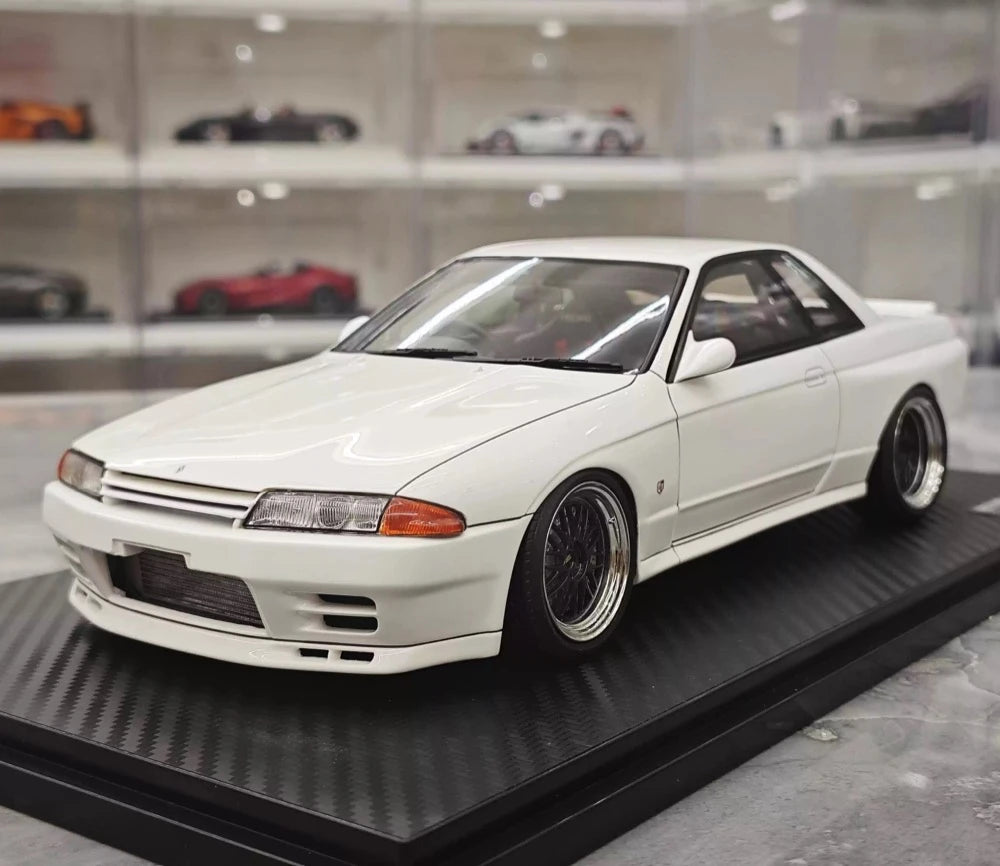 [Ignition] 1:18 Nissan 1989 GT-R R32 vit modellbil harts