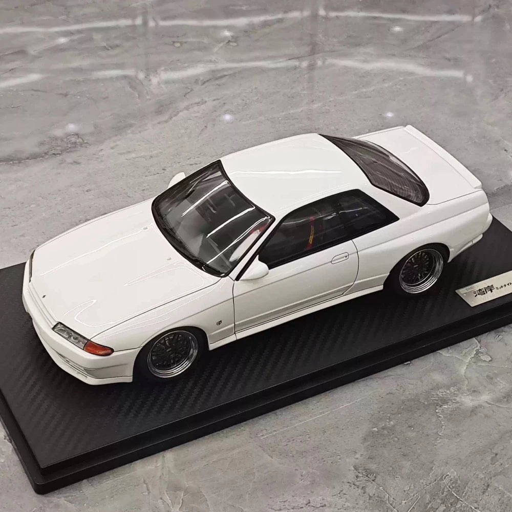 [Ignition] 1:18 Nissan 1989 GT-R R32 vit modellbil harts